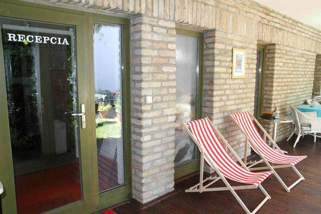 Hotel Eliot Štúrovo Buitenkant foto